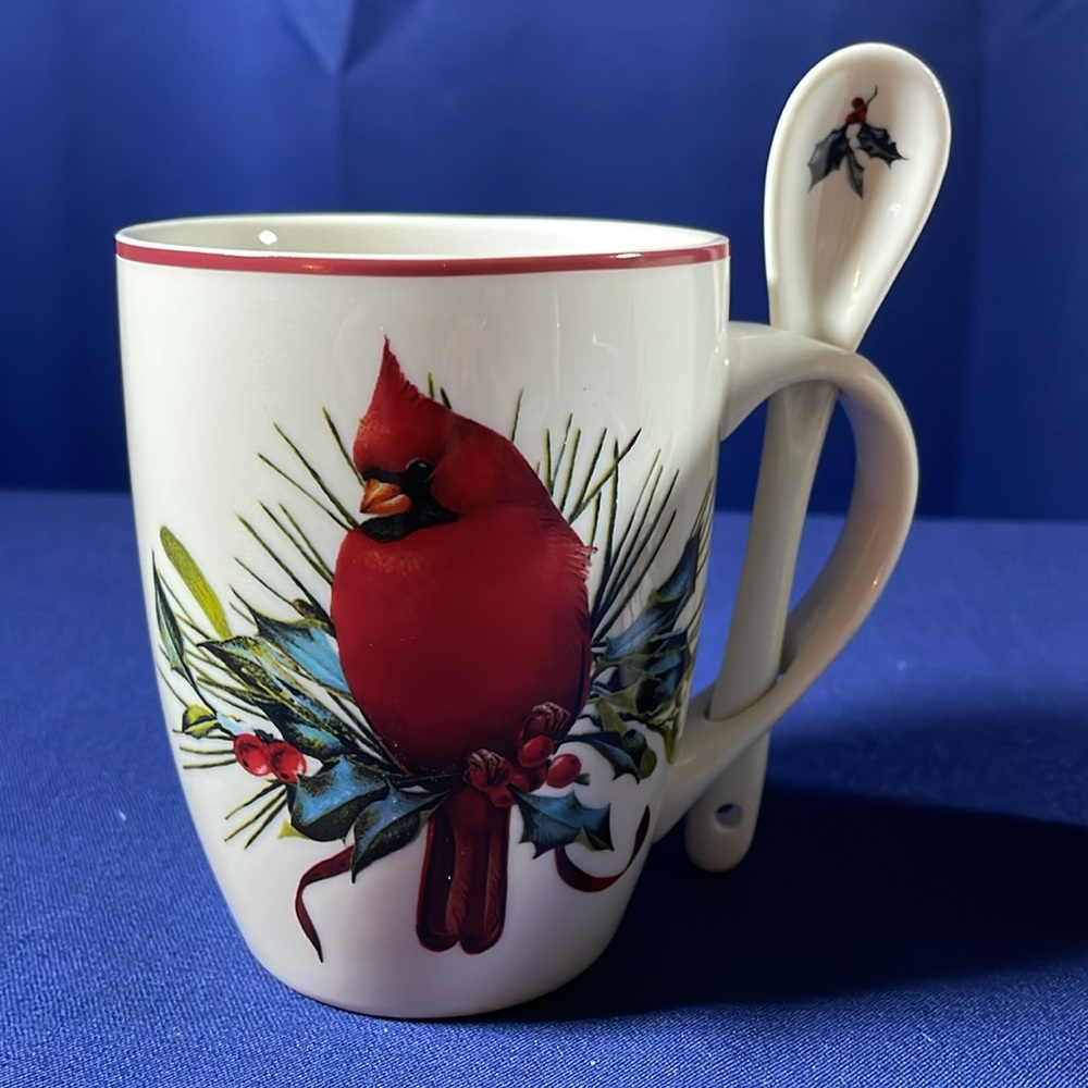 Two Lenox Winter Greetings Cardinal decorated mugs with spoons - Picture 2 of 10
